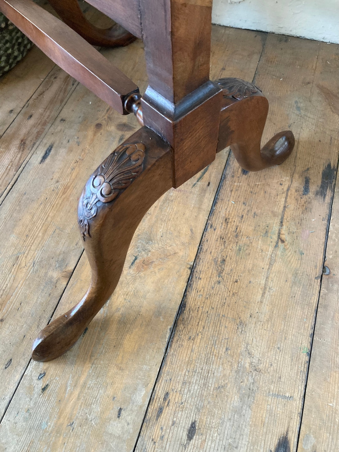 Close-up of the intricately carved leg of an Antique Edwardian Cheval Mirror showcasing Queen Anne Style design.